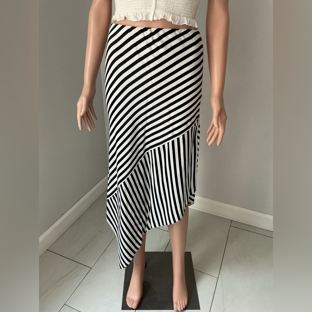 Zara Black and White Asymmetrical Skirt